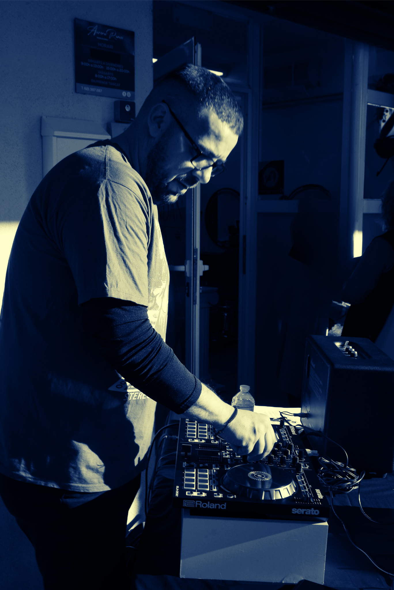 DJ Aitor a la taula de mescles